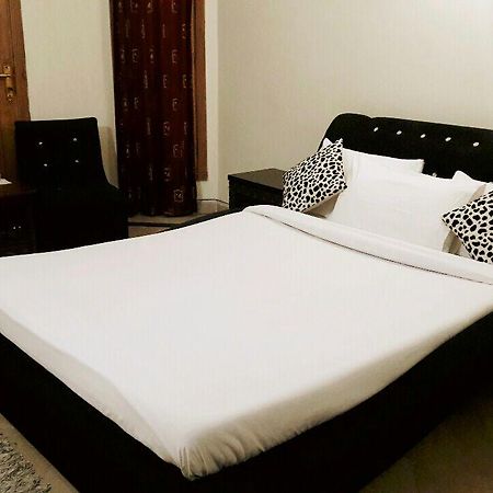 Islamabad Royal Inn エクステリア 写真